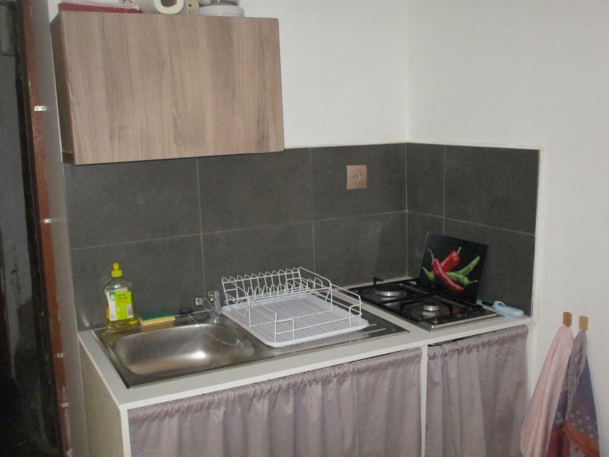 Appartement petit studio à Lodève Extérieur photo